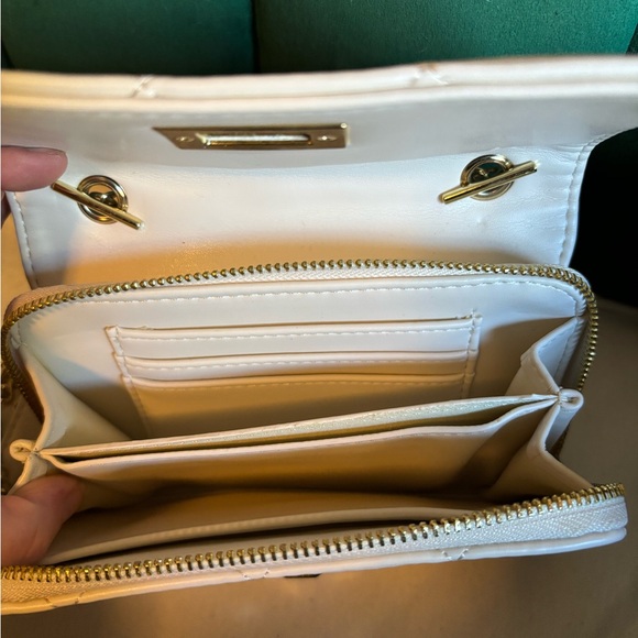 Elegant Cream Quilted Crossbody Bag - Picture 4 of 4